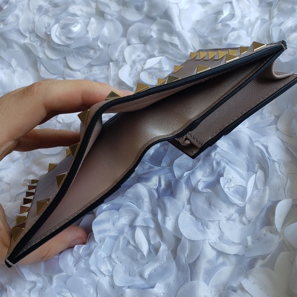 💫SOLD💫 VALENTINO Garavani Small Rockstud Wallet - Picture 7 of 12